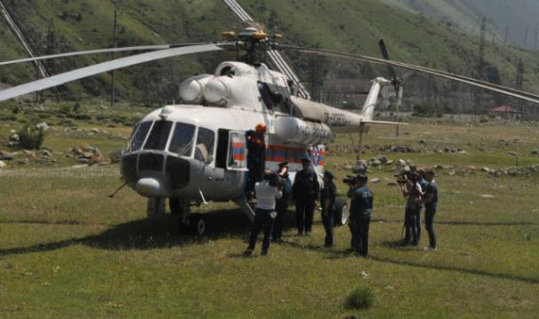 Авиация МЧС перевезла в Ереван застрявших на Военно-Грузинской дороге