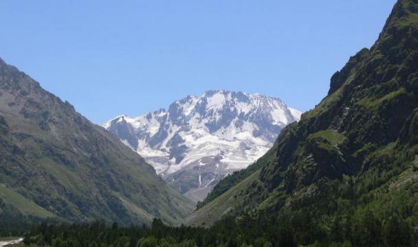 Немецких туристов накрыло лавиной в горах КБР, один человек умер